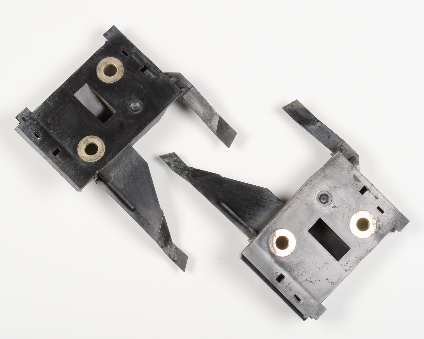 1988-1991 BMW E30 Rear Plastic Bumper Brackets Left and Right 51128106569 51128106570