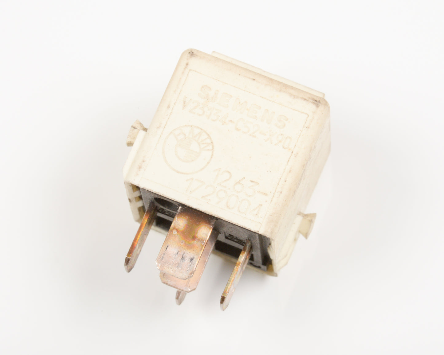 BMW E30 White Engine Harness Fuel Pump Relay 5 Pin 12631729004