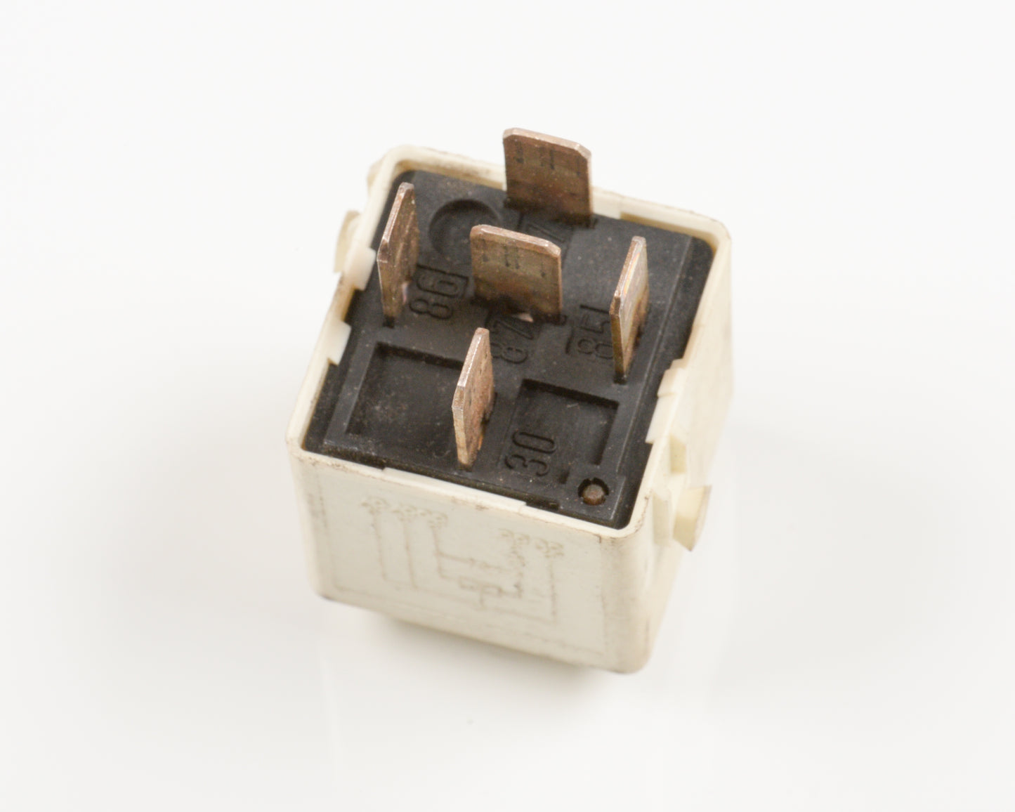 BMW E30 White Engine Harness Fuel Pump Relay 5 Pin 12631729004