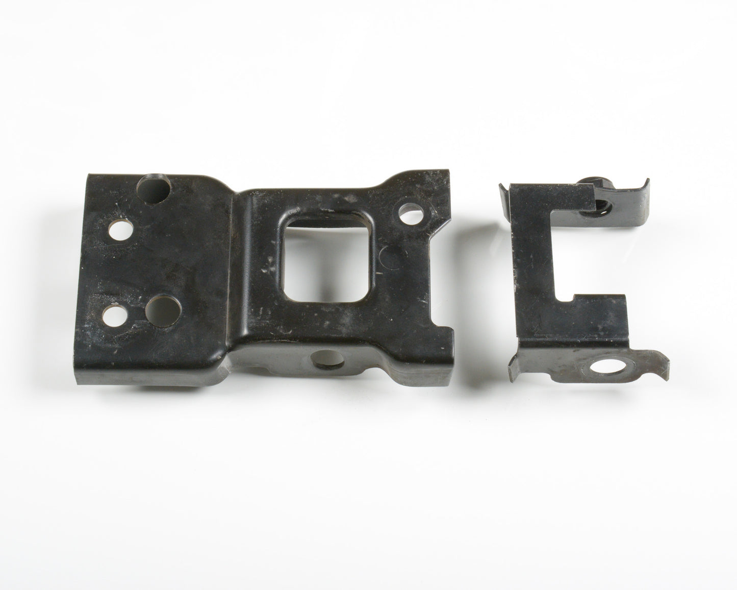 BMW E30 Left Front Plastic Bumper Mounting Support Bracket  51111945911  51111945913
