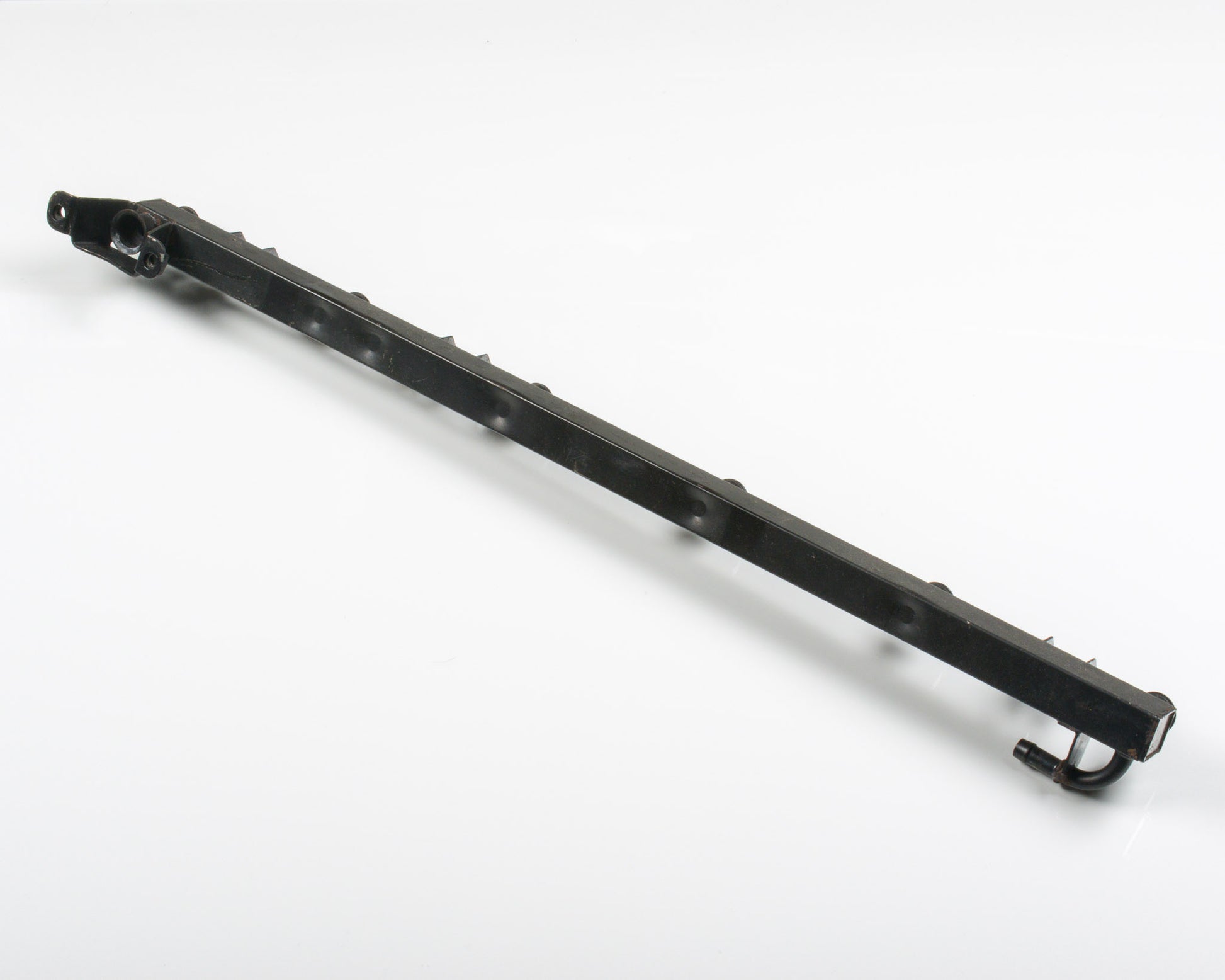 BMW E24 E32 E34 Fuel Rail Injection Tube  13531719916