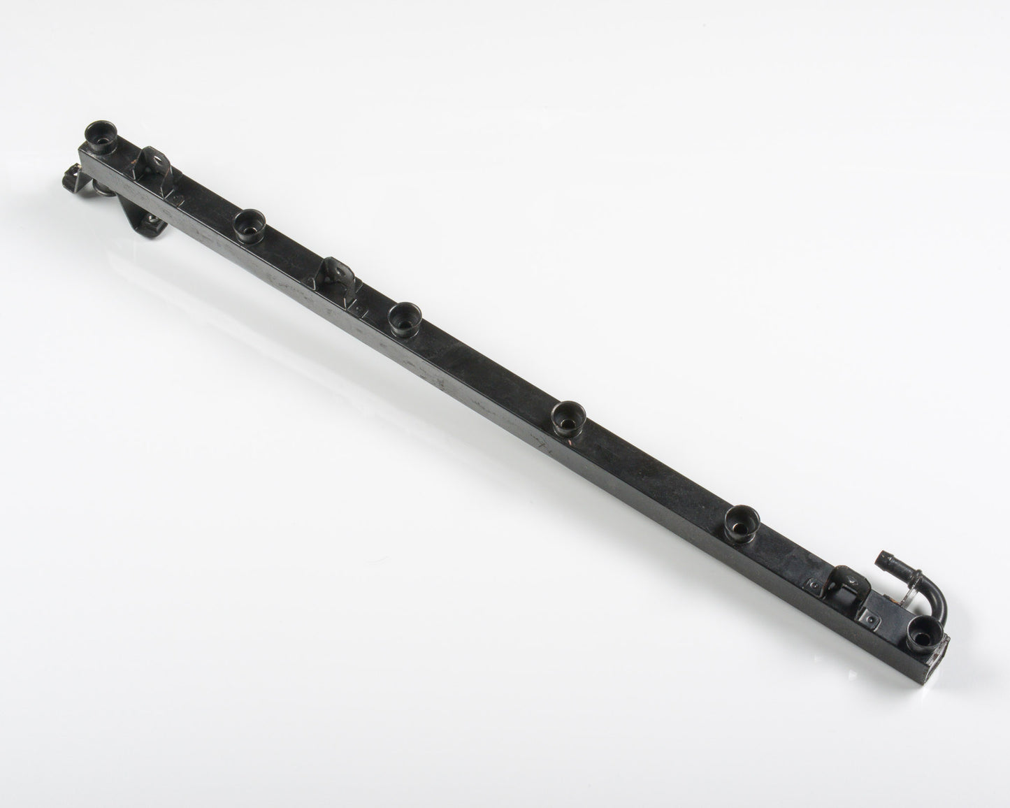BMW E24 E32 E34 Fuel Rail Injection Tube  13531719916