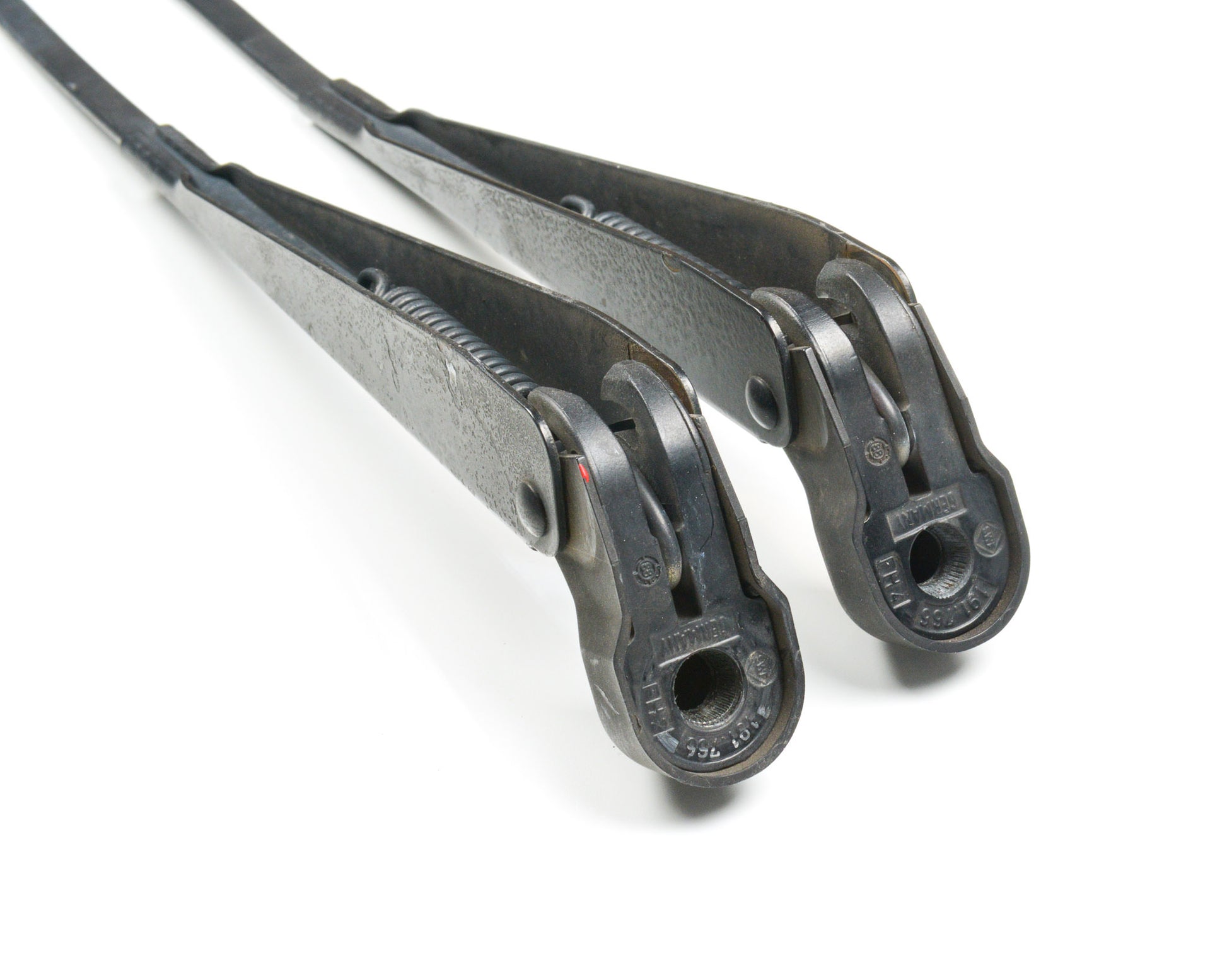 BMW E30 Left and Right Side Wiper Arm Set with Covers  61611372557  61611372558
